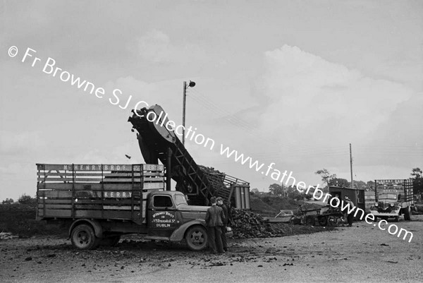 CLONSAST LOADING PEAT INTO LORRY